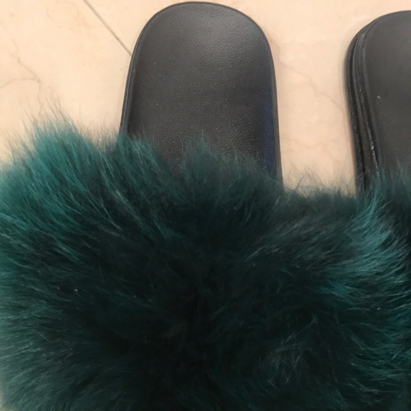 Green real fur slides barely worn - Picture 2 of 2